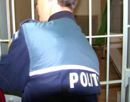 Condamnat pentru loviri şi alte violenţe, prins de poliţişti